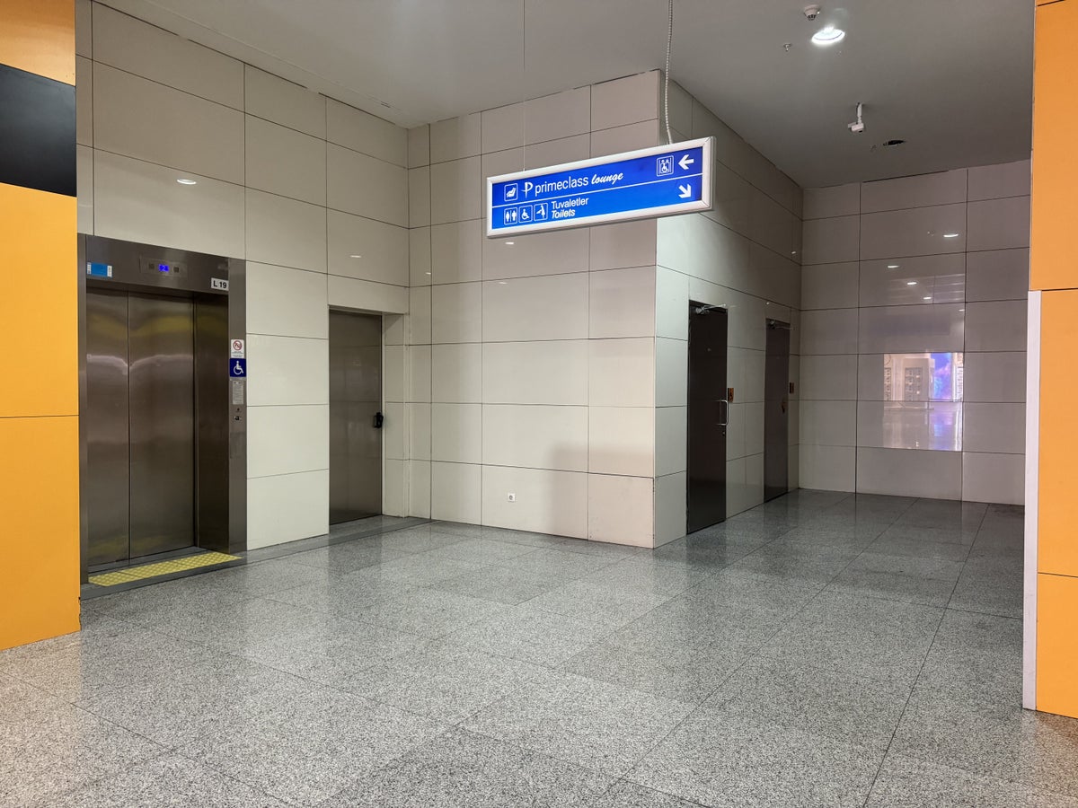 Primeclass Lounge Izmir Elevator Sign