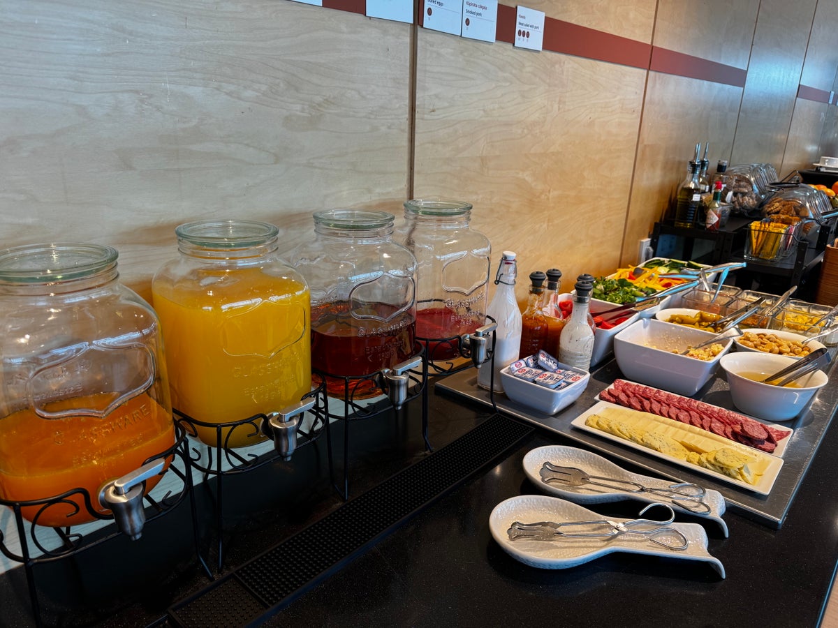 Primeclass Lounge Riga RIX buffet juice salad