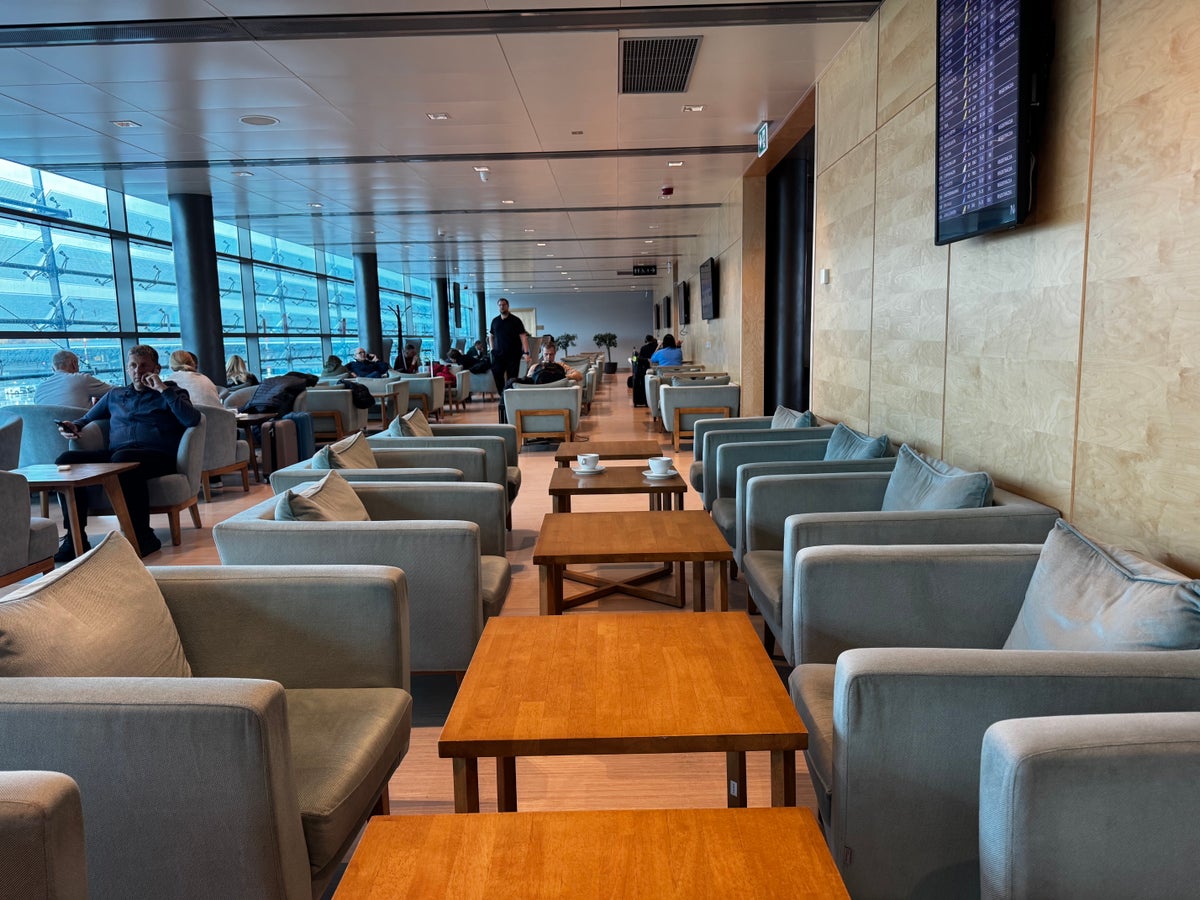 Primeclass Lounge Riga RIX main seating
