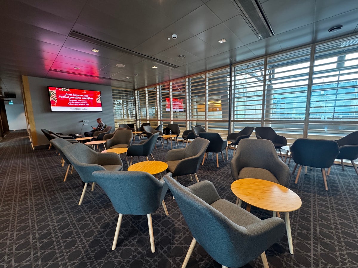 Primeclass Lounge Riga RIX seating over concourse