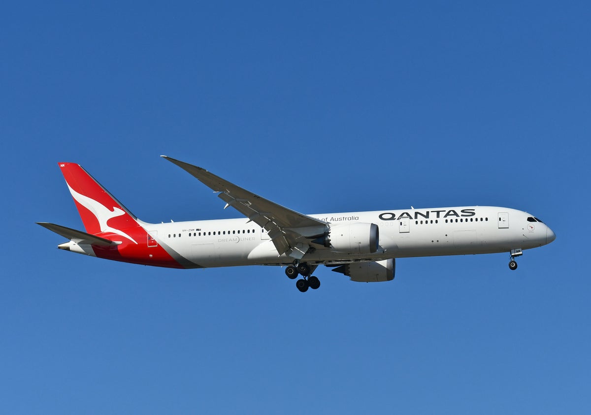 Qantas B787 9 Landing JFK