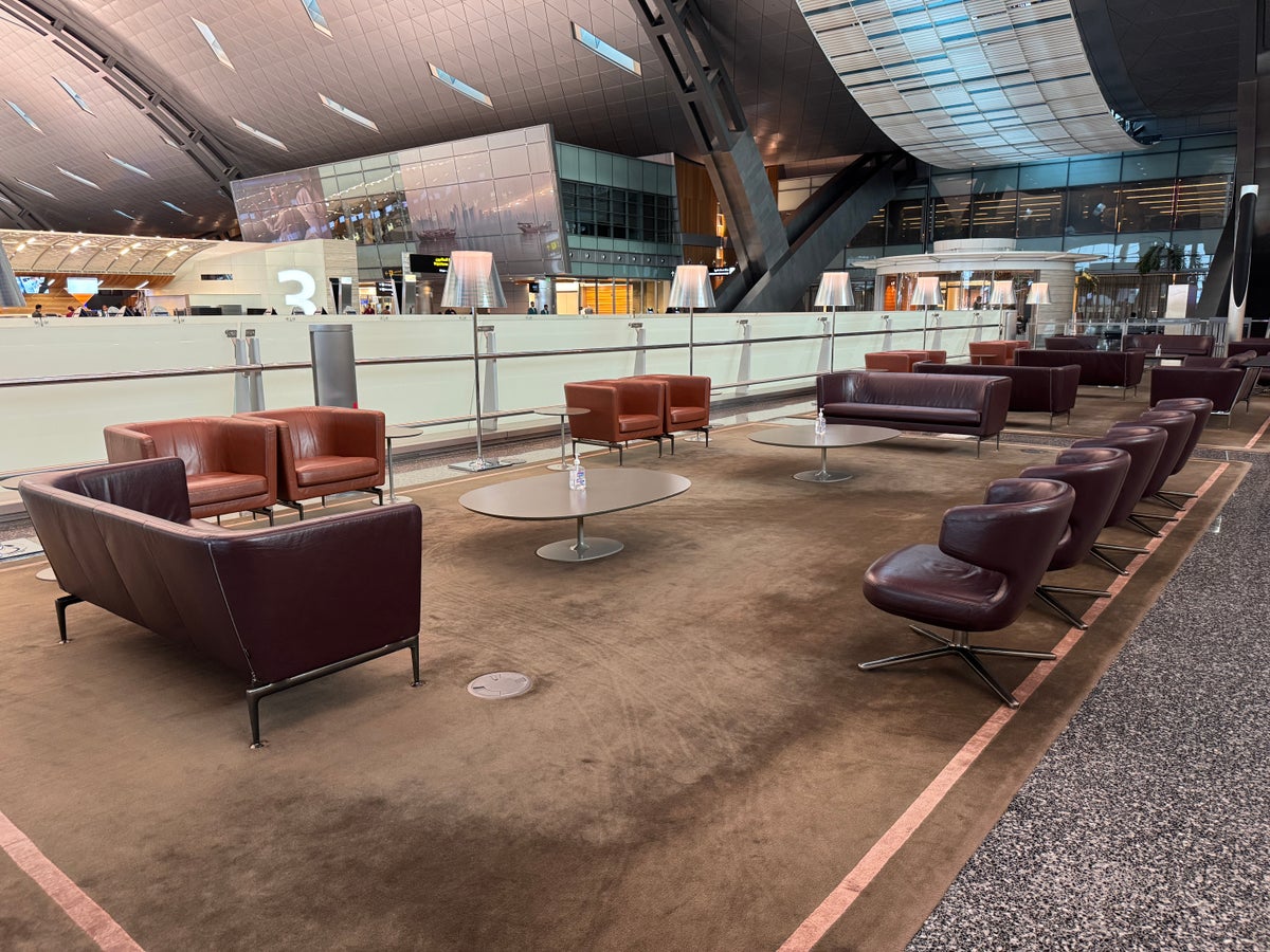 Qatar Airways Al Mourjan business check in DOH seating