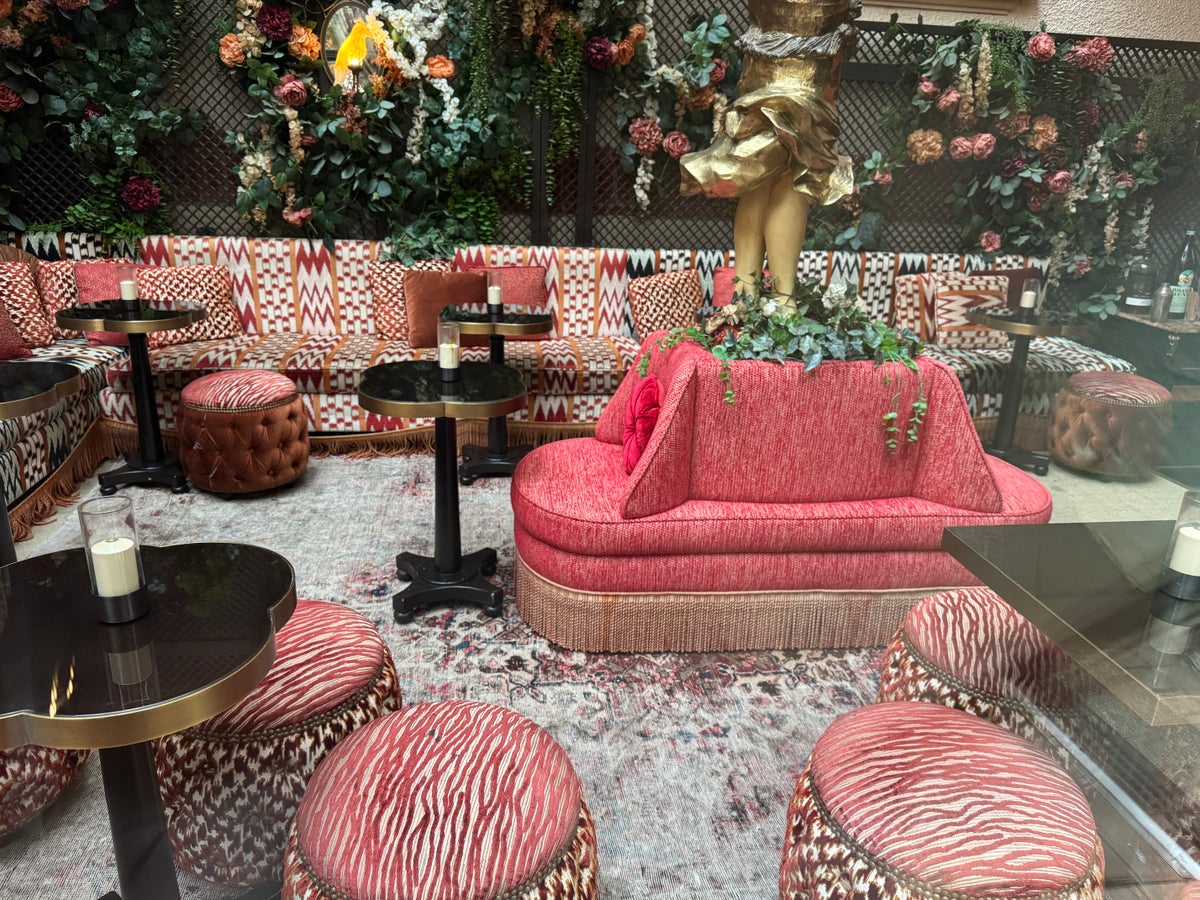 Renaissance Paris Nobel Tour Eiffel Hotel garden lounge