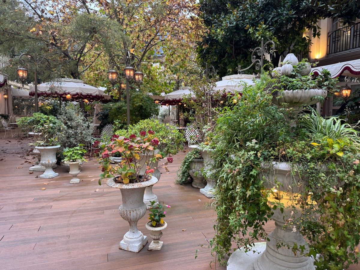 Renaissance Paris Nobel Tour Eiffel Hotel garden