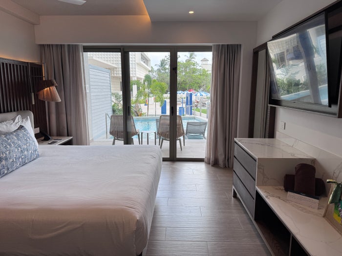 Royalton Vessence Barbados room view to pool