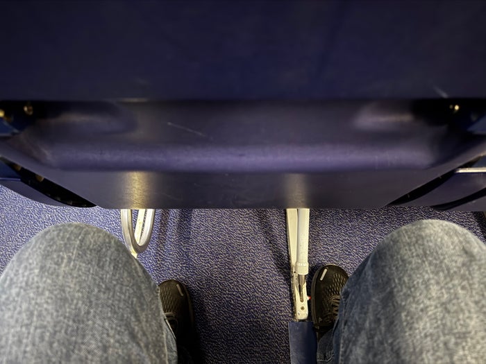 Ryanair Boeing 737 800 space at knees