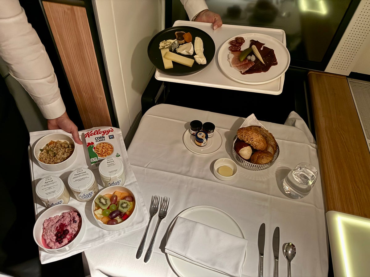 SWISS Sense first class breakfast