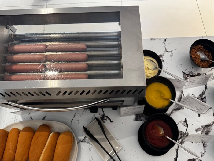 Sala VIP Canudas BCN Terminal 2 hot dogs Sala VIP Canudas BCN Terminal 2 hot dogs