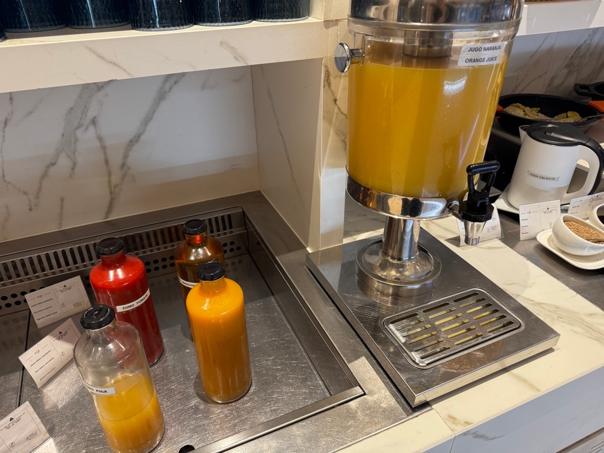 Sala VIP Canudas BCN Terminal 2 juices
