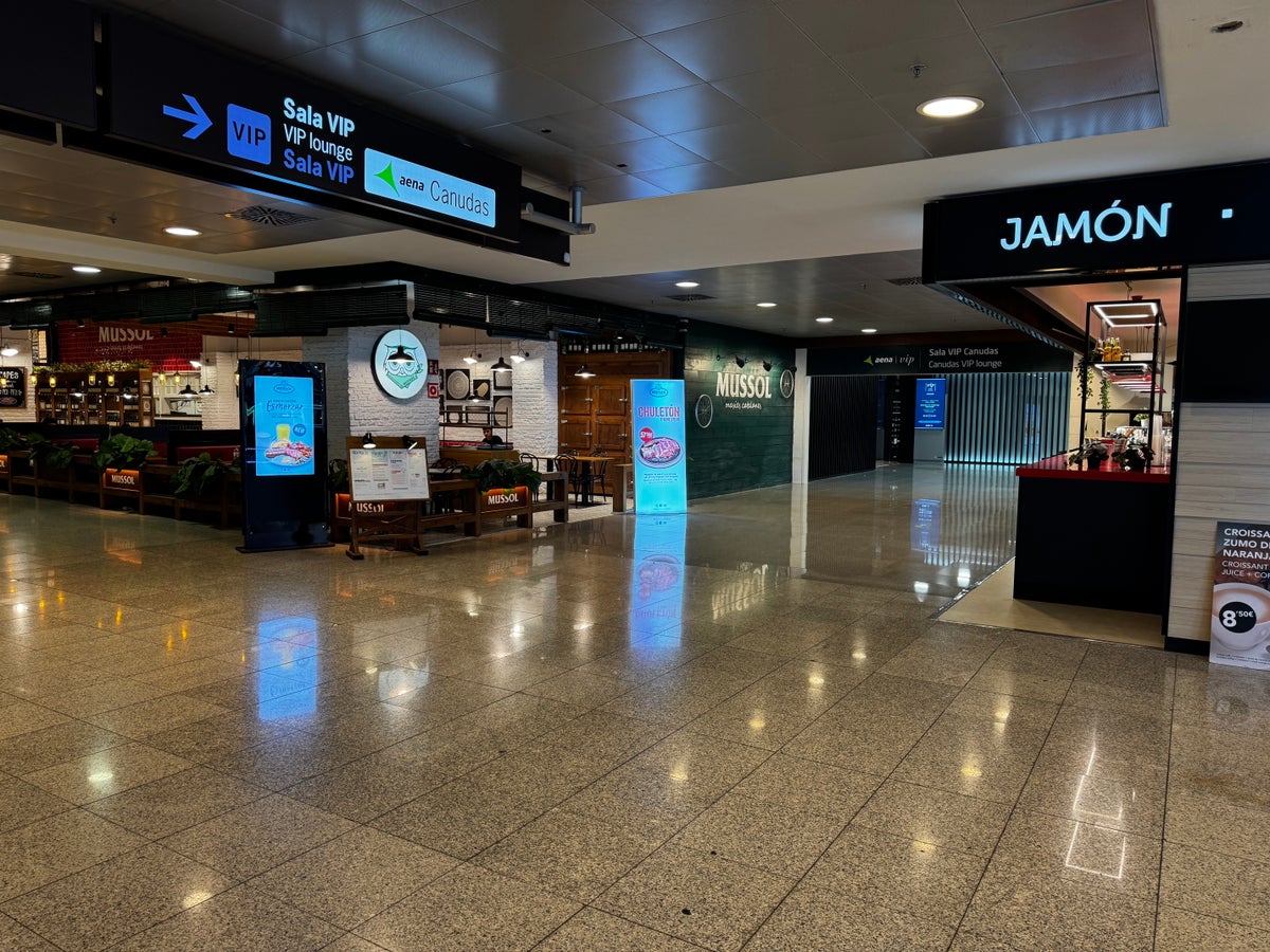 Sala VIP Canudas BCN Terminal 2 signs