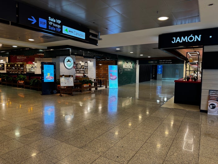 Sala VIP Canudas BCN Terminal 2 signs Sala VIP Canudas BCN Terminal 2 signs