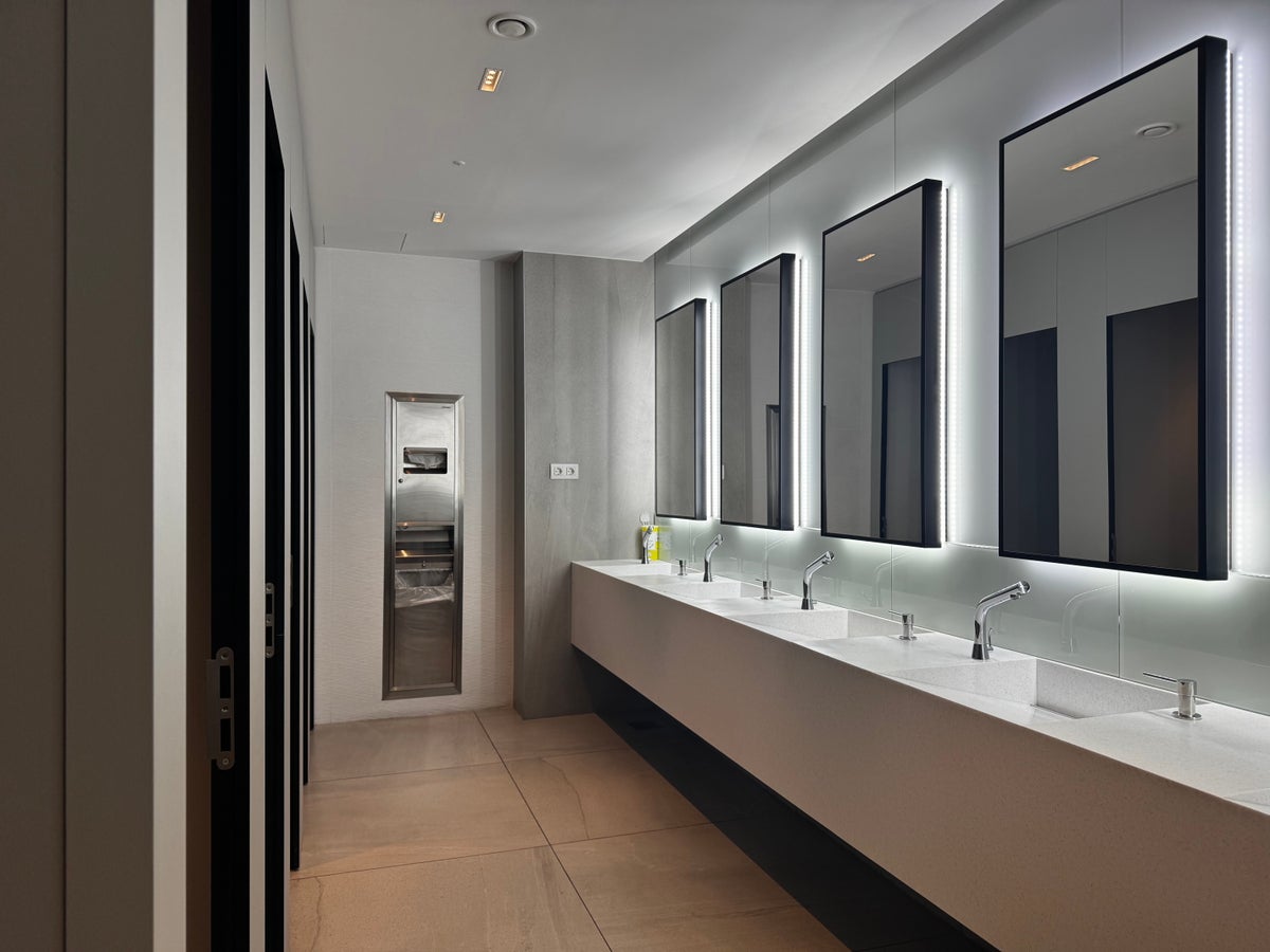 Sala VIP Colomer Lounge BCN bathroom