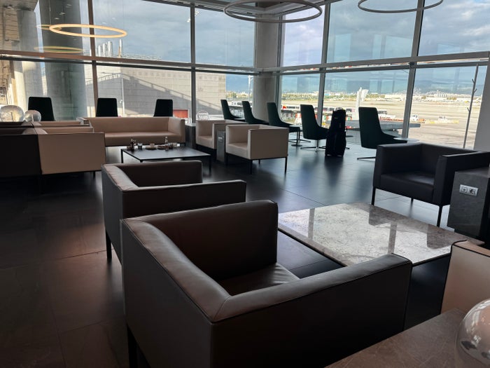 5 Things You Should Know About the Sala VIP Colomer Lounge in Barcelona [Review]