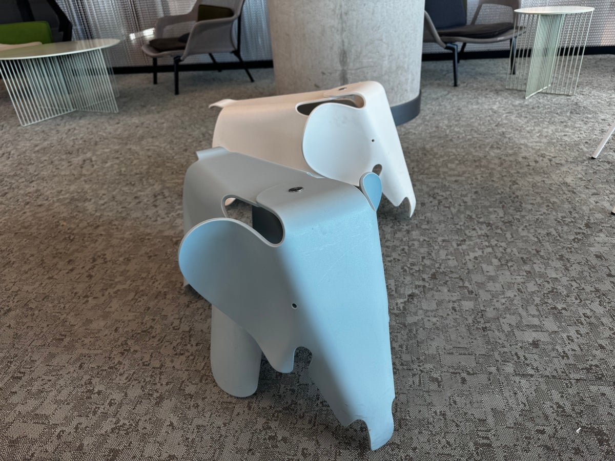 Sala VIP Colomer Lounge BCN elephant seats