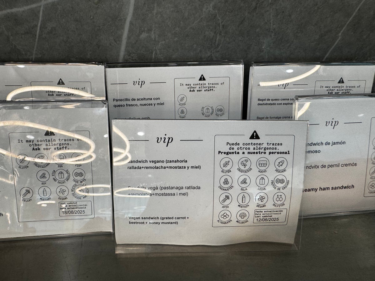 Sala VIP Colomer Lounge BCN food signs