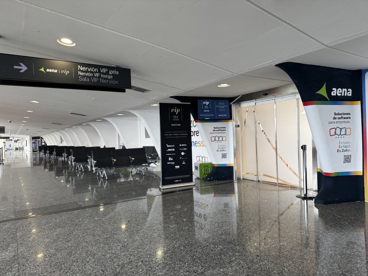 Sala VIP Lounge Bilbao Approach Signage Sala VIP Lounge Bilbao Approach Signage