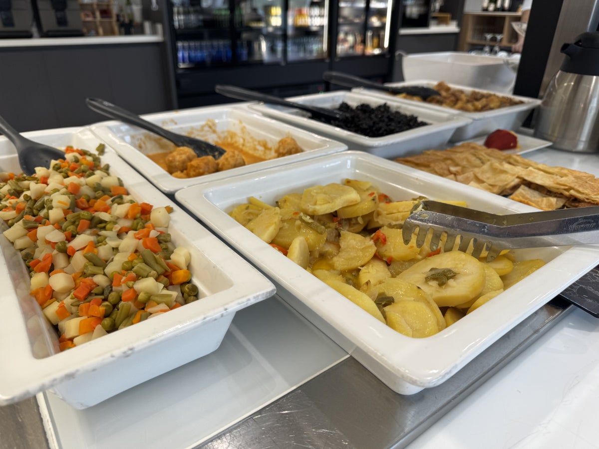 Sala VIP Lounge Bilbao Hot Food Buffet