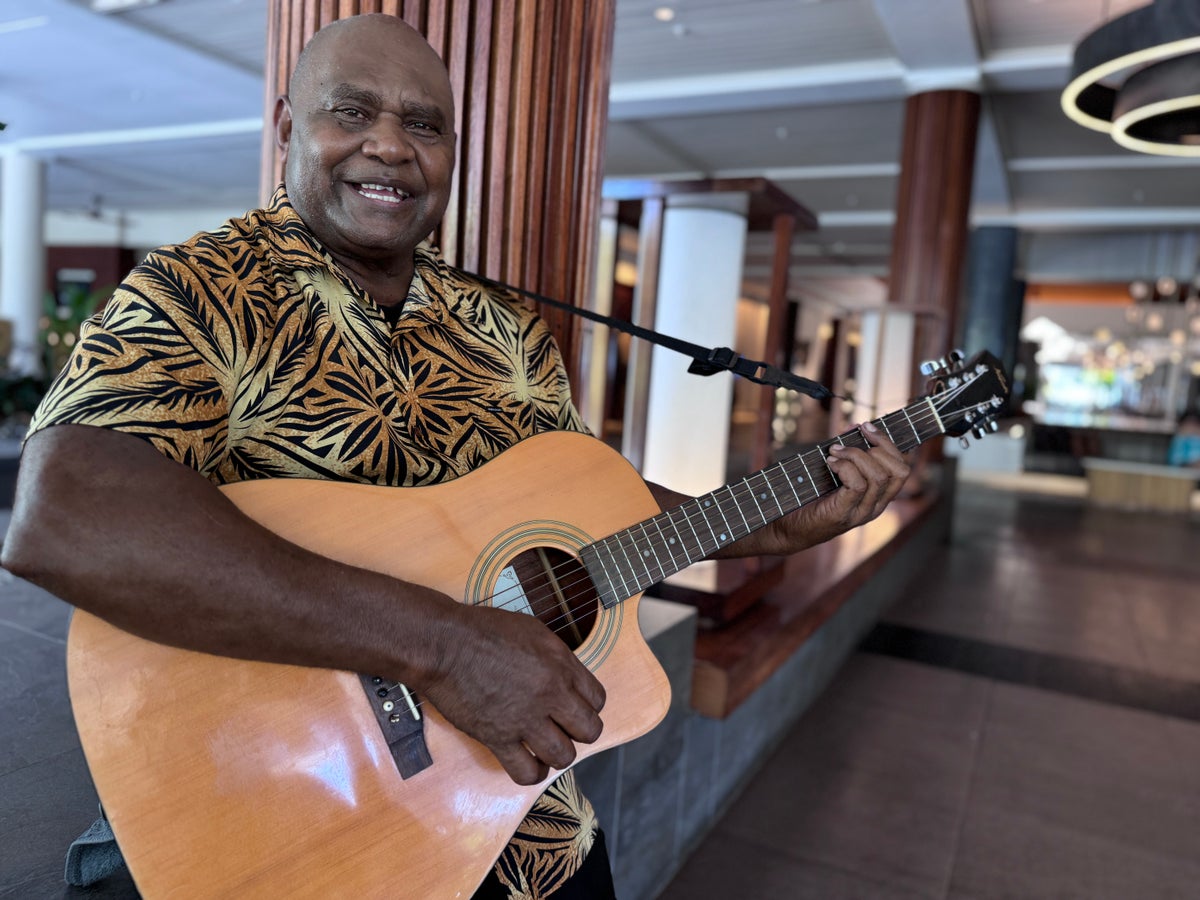 Sheraton Fiji Golf & Beach Resort performer