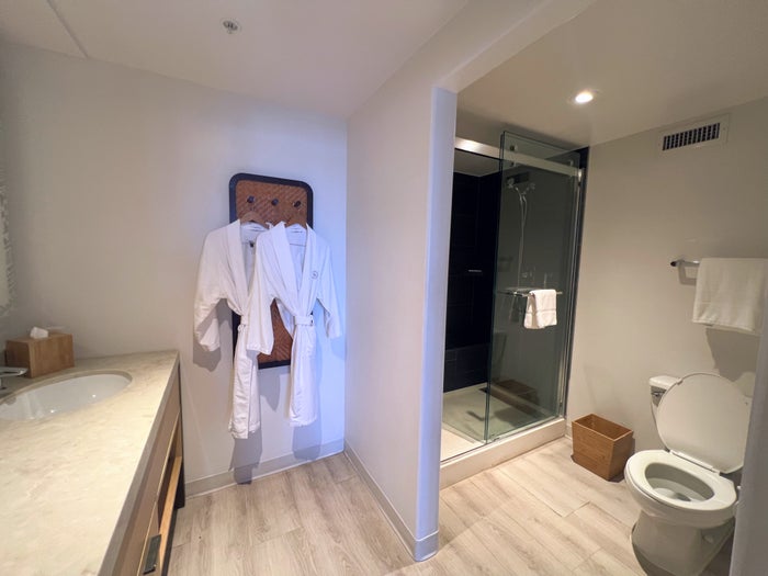 Sheraton Kauai Coconut Beach guest bathroom