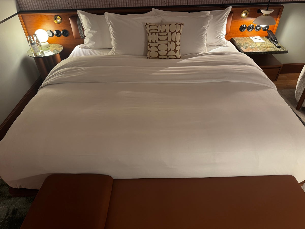 Sheraton Stockholm Hotel bed