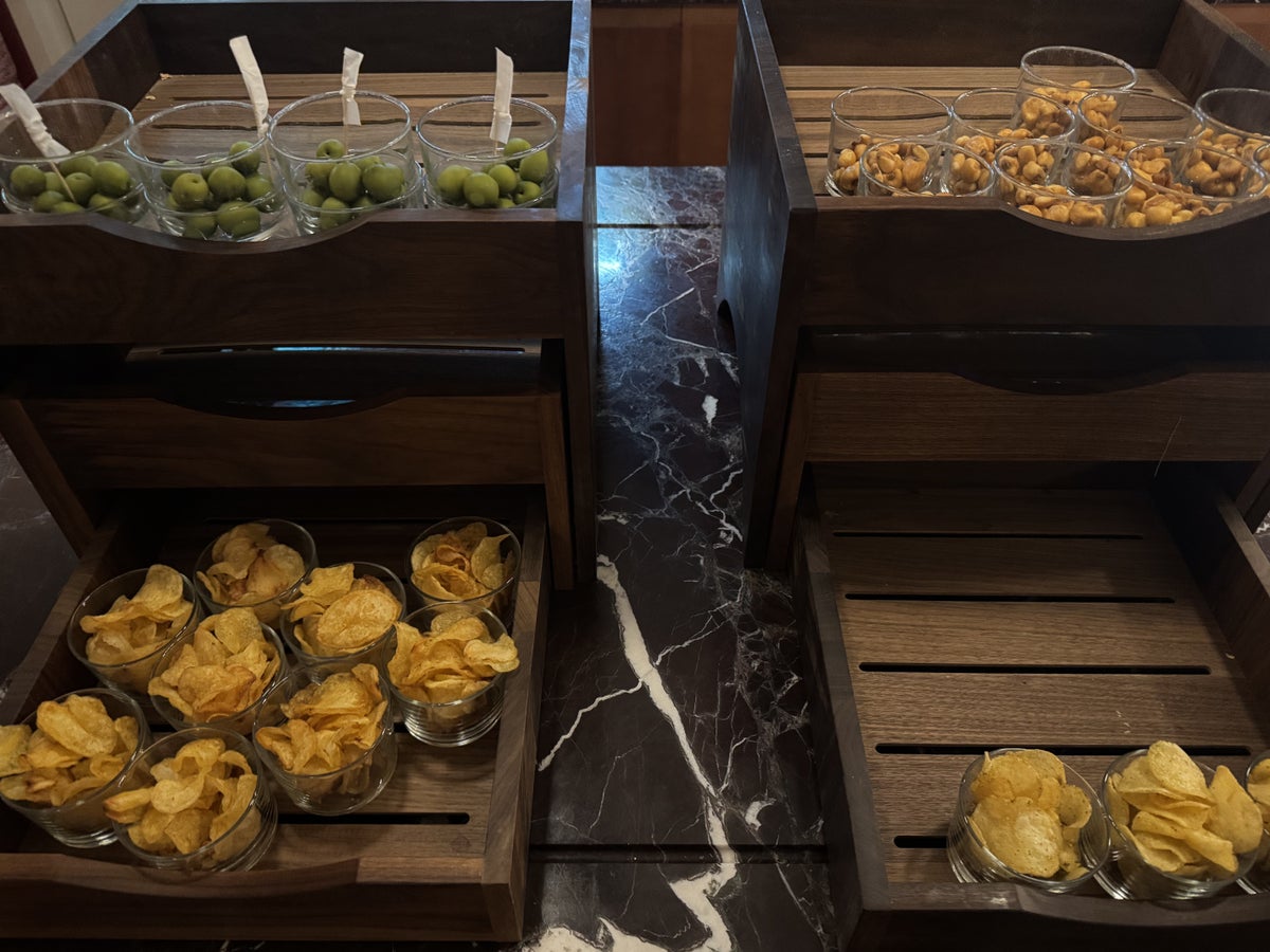 Sheraton Stockholm Hotel lounge happy hour snacks