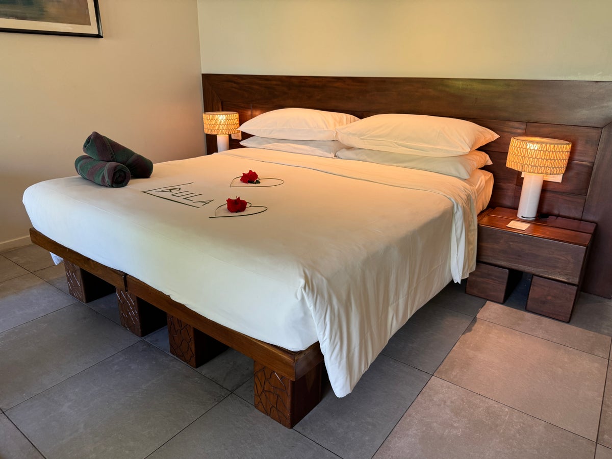 Sheraton Tokoriki Island King bed with bula greeting heart shaped flower decoration