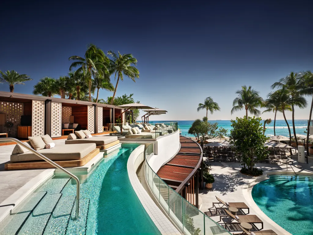 Signia by Hilton Diplomat Beach Resort Verandah Social Club