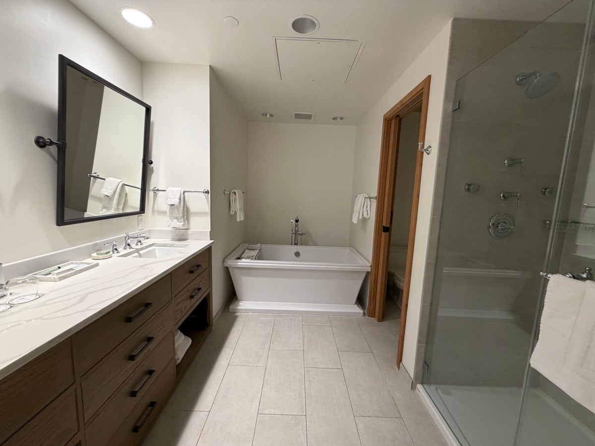 Snowpine Lodge Bathroom Size