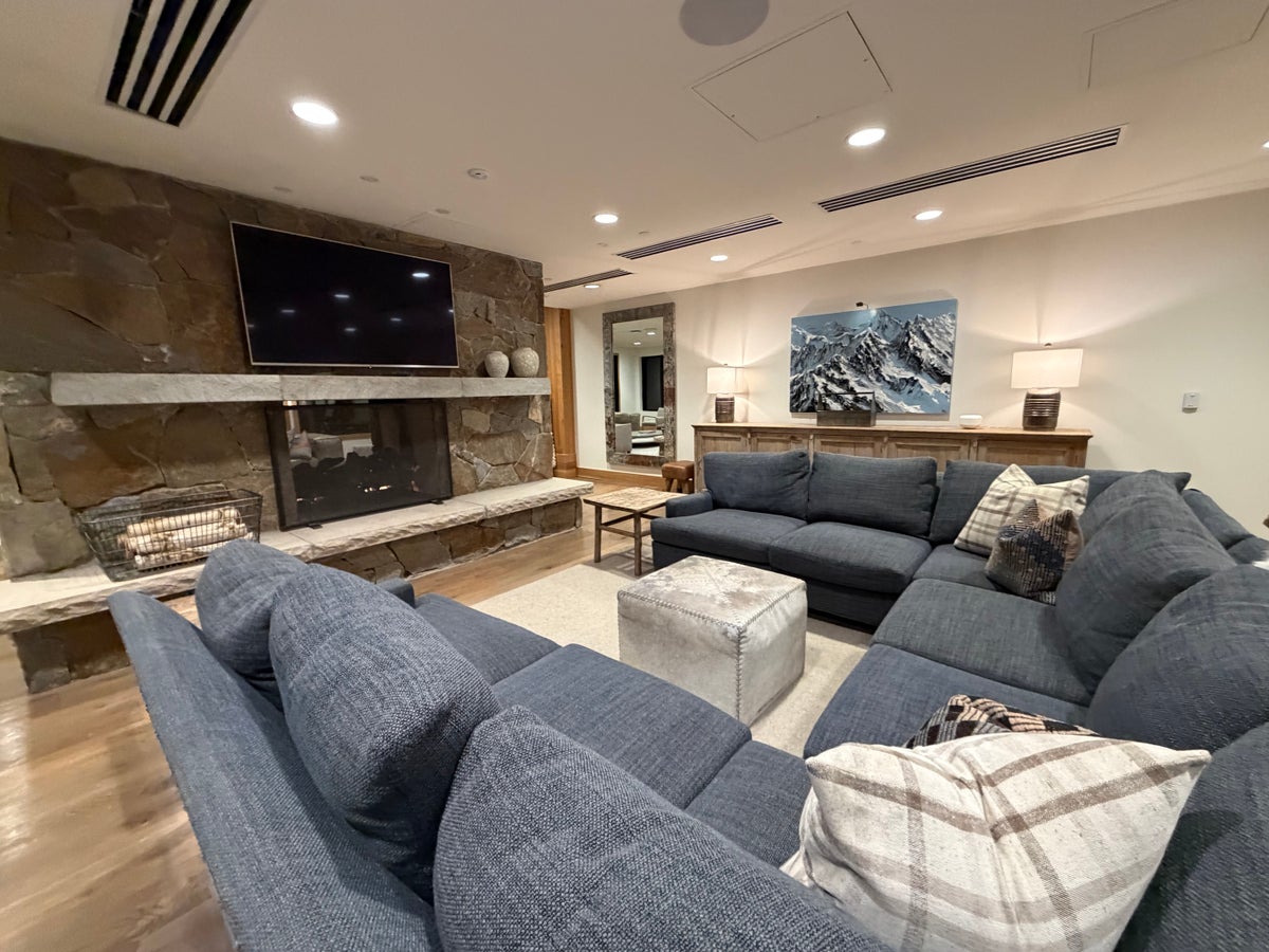 Snowpine Lodge Living Room