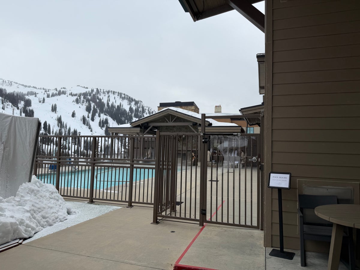 Snowpine Lodge Outdoor Pools