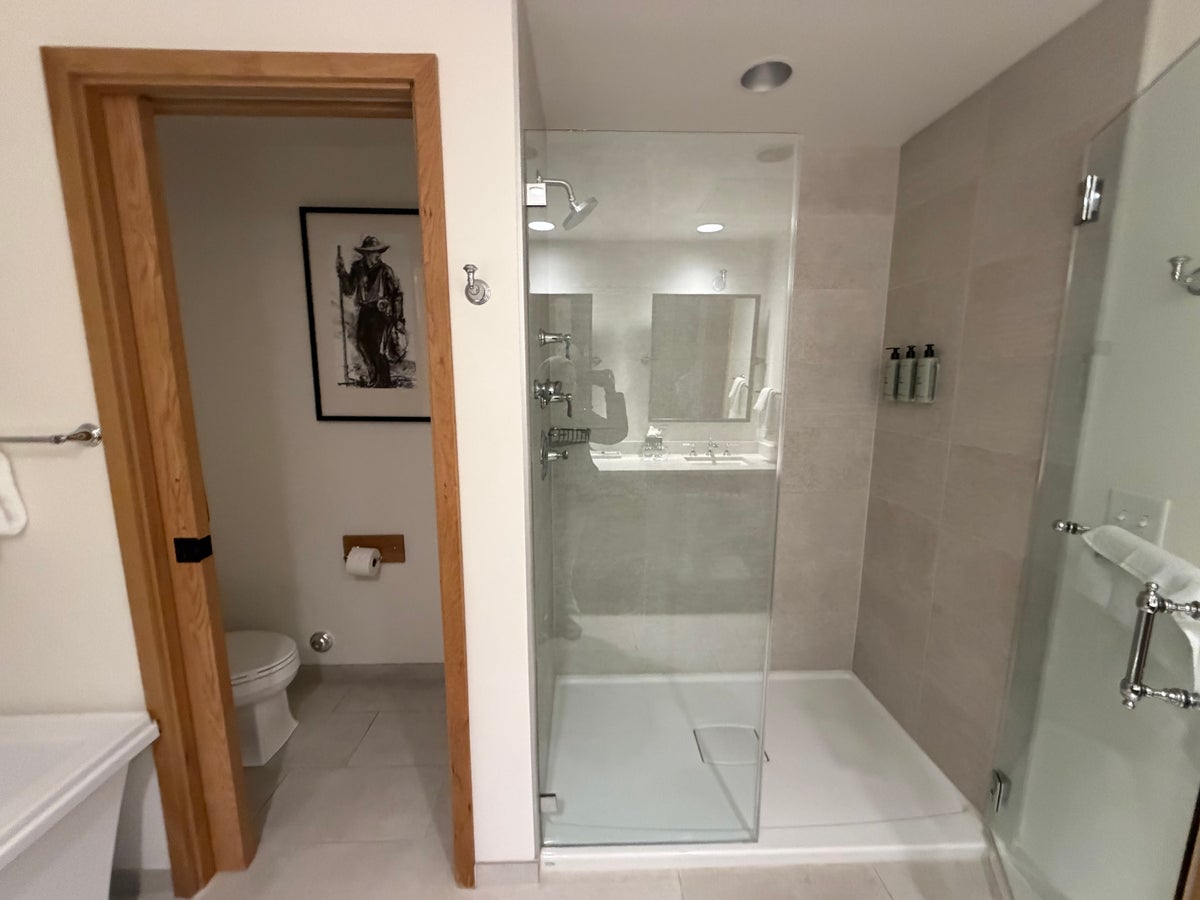 Snowpine Lodge Shower