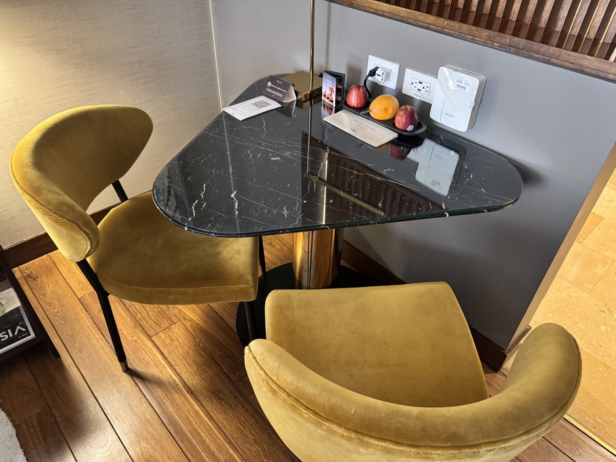Sofitel Bogota Victoria Regia Sitting Table