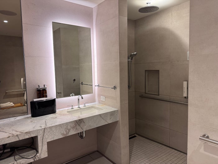 Soho Lounge JFK shower suite
