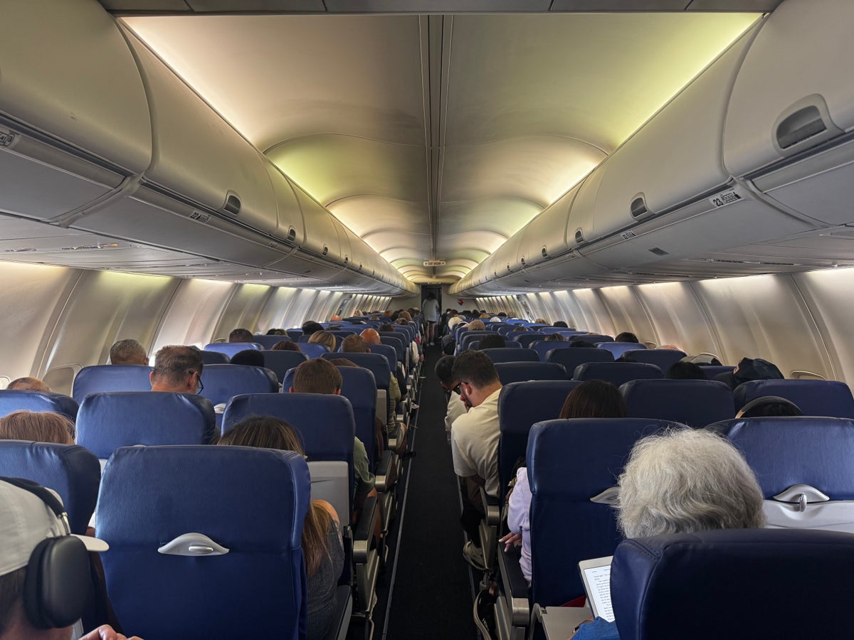 Southwest Airlines B737 700 view up aisle