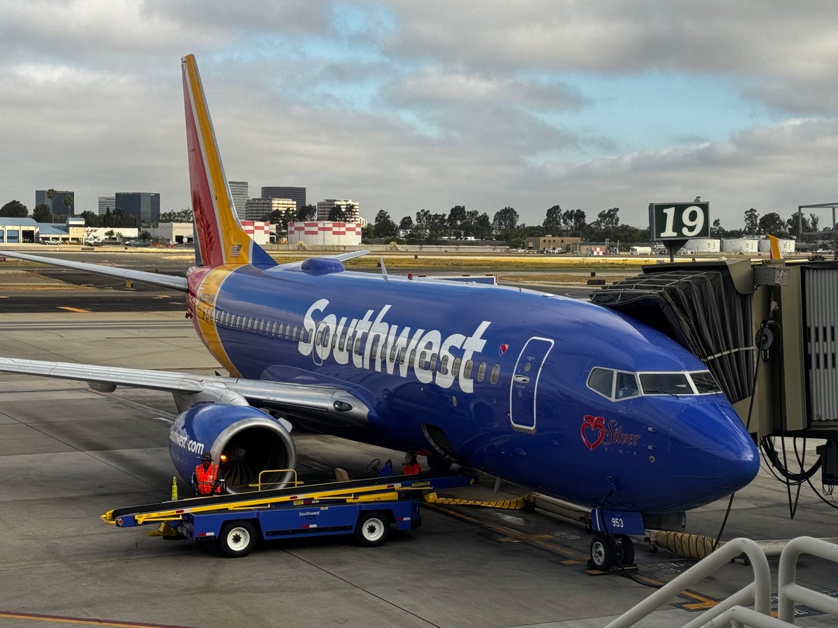 Southwest Airlines B737 at gate 19 SNA
