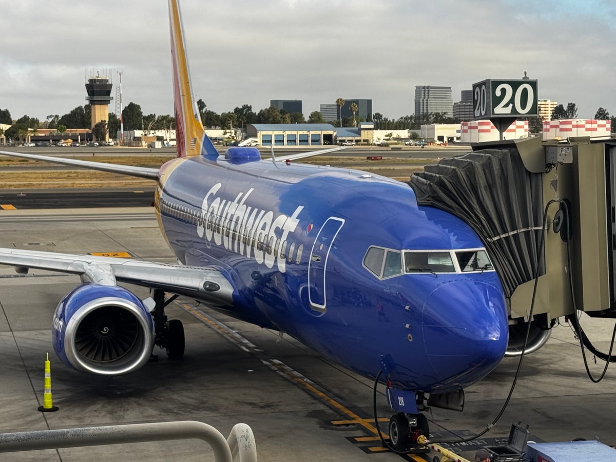 Southwest Airlines B737 at gate 20 SNA