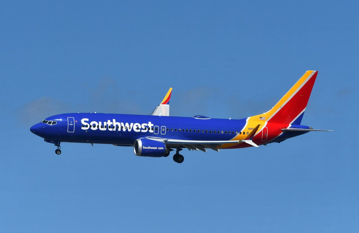 Southwest Boeing B737 Max 8 Banking LGA 1