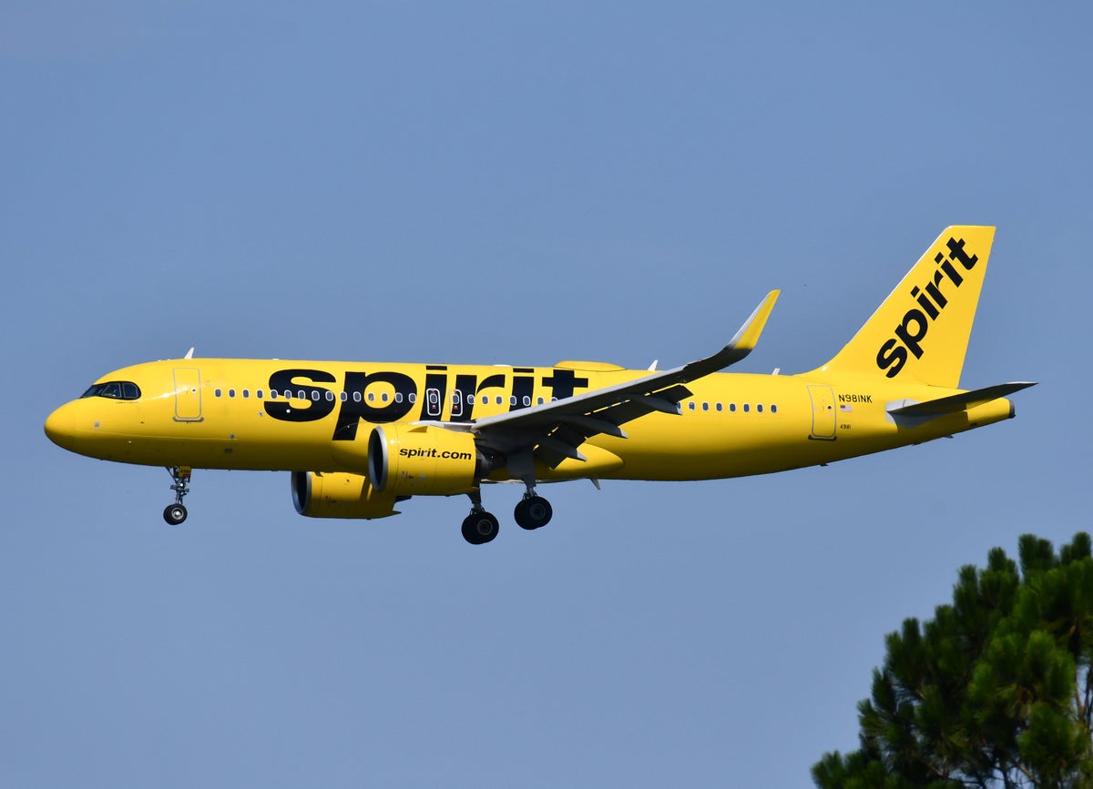 Spirit A320neo landing MCO