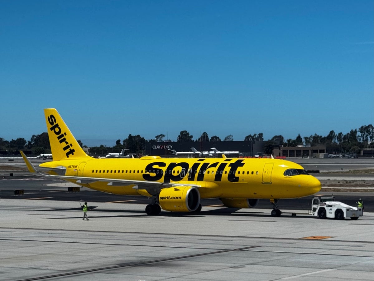 Spirit Airlines A320 plane taxiing SNA