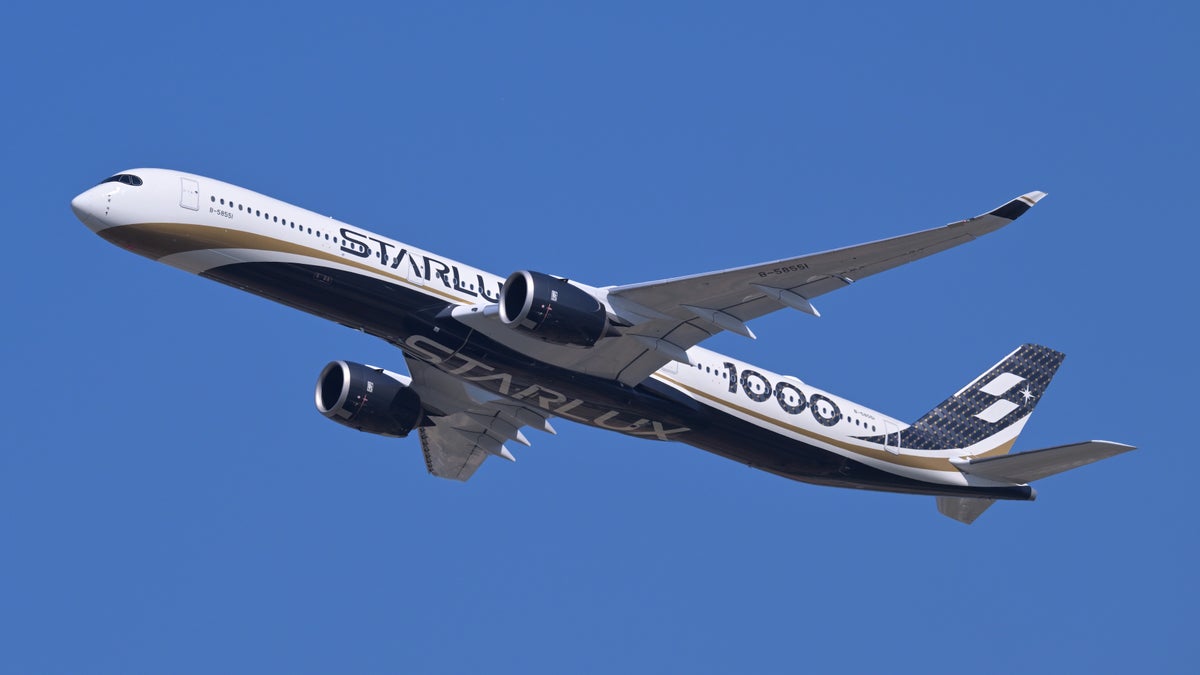 Starlux A350 1000 takeoff