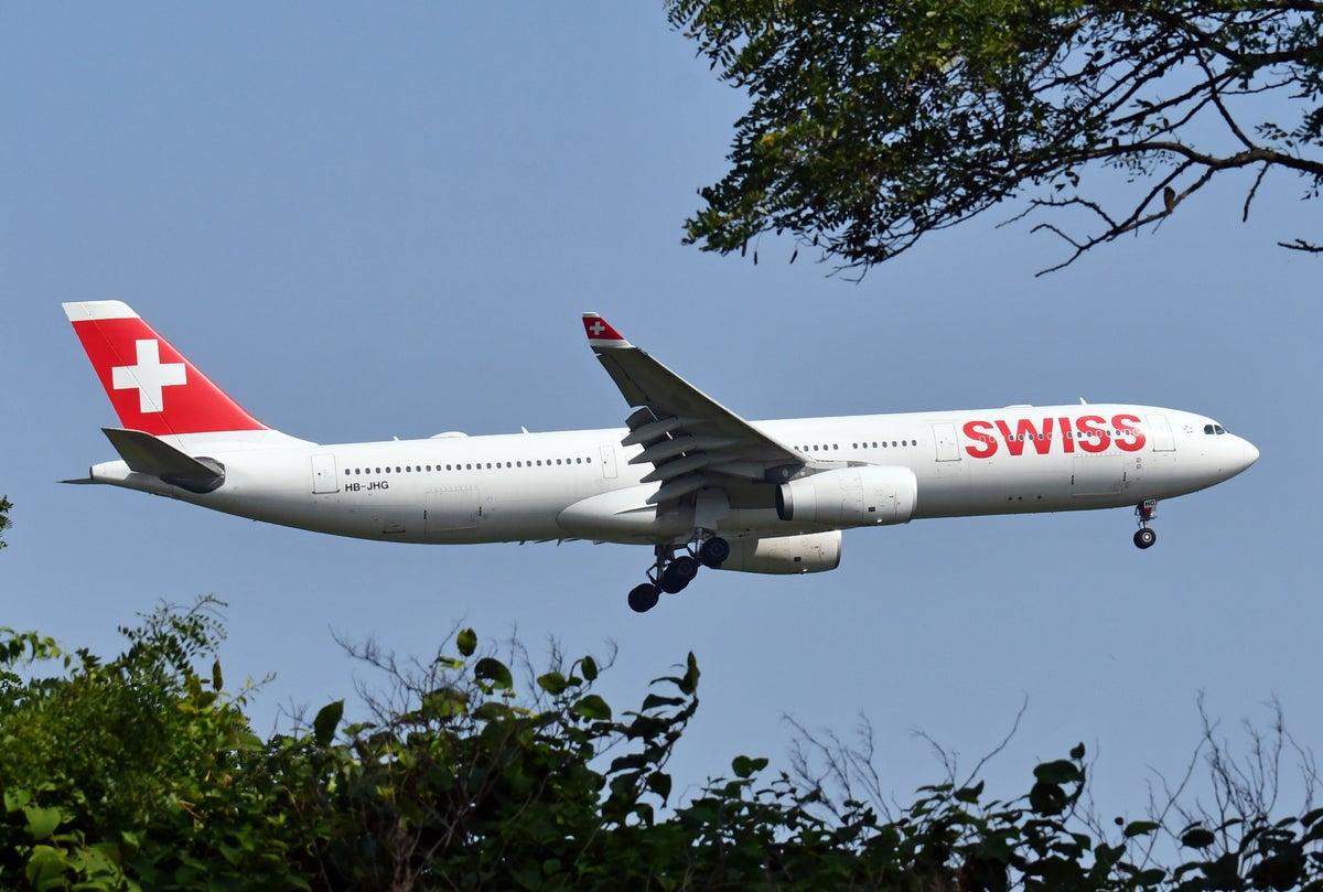 Swiss A330 300 Landing JFK 22R Trees