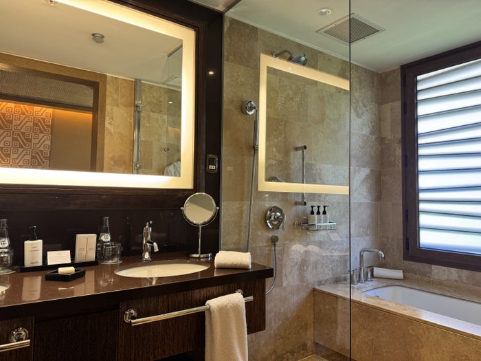 Tambo del Inka Marriott Luxury Collection Bathroom Vanity and Tub