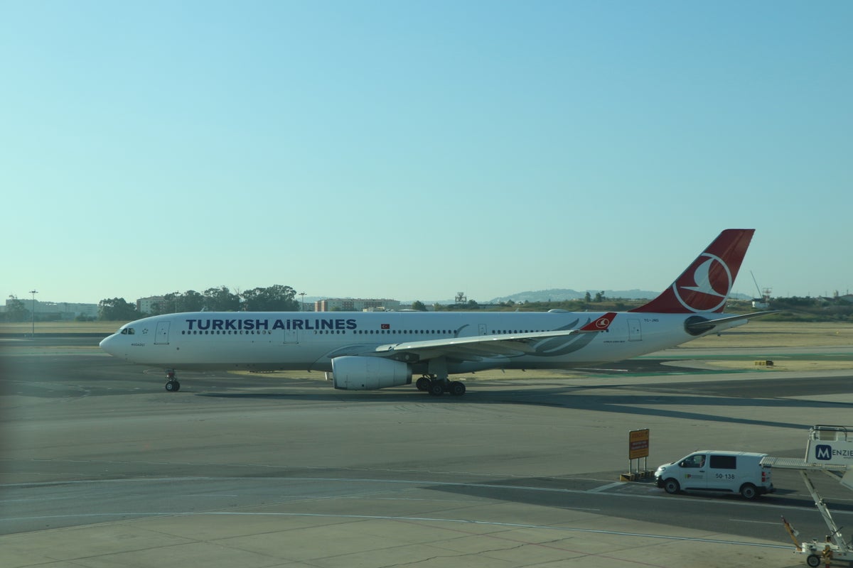 Turkish Airlines A330 at LIS