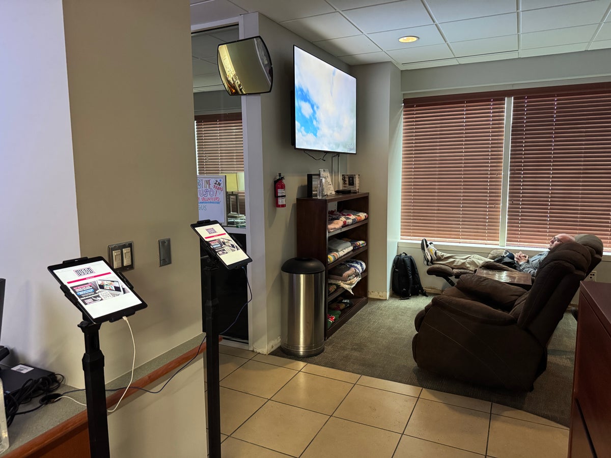 USO IAH Terminal D interior