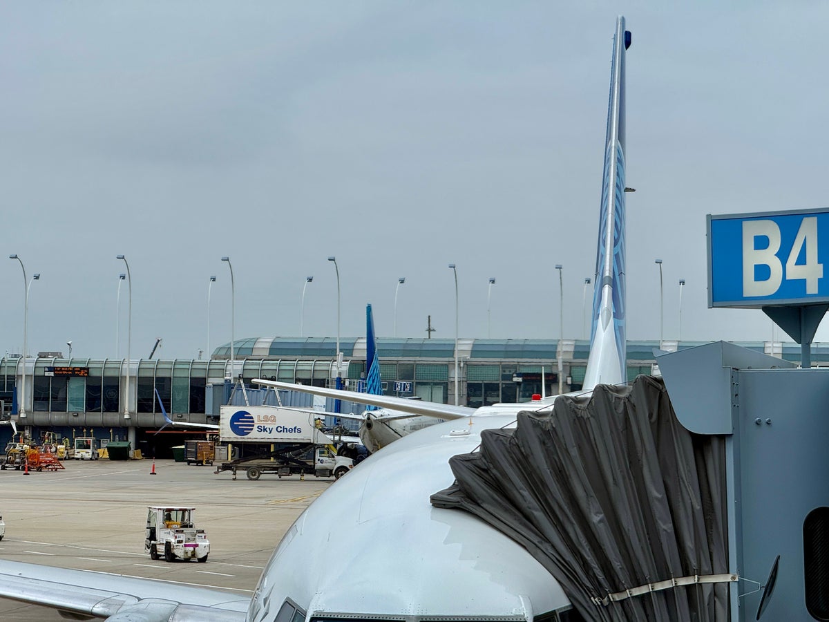 United 737 800 Starlink Antennas