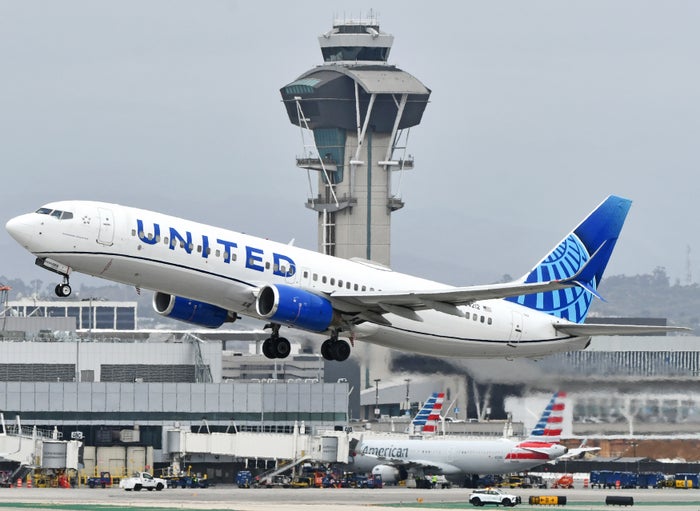 United 737 800 takeoff LAX American Airlines