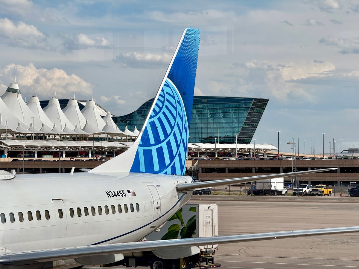 United 737 Tail DEN Westin