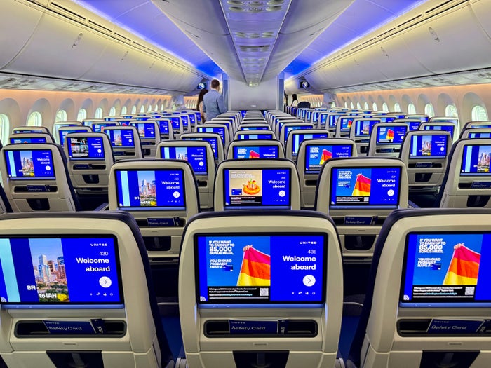 United 787 9 Elevate Economy Cabin IFE Screens From Rear United 787 9 Elevate Economy Cabin IFE Screens From Rear