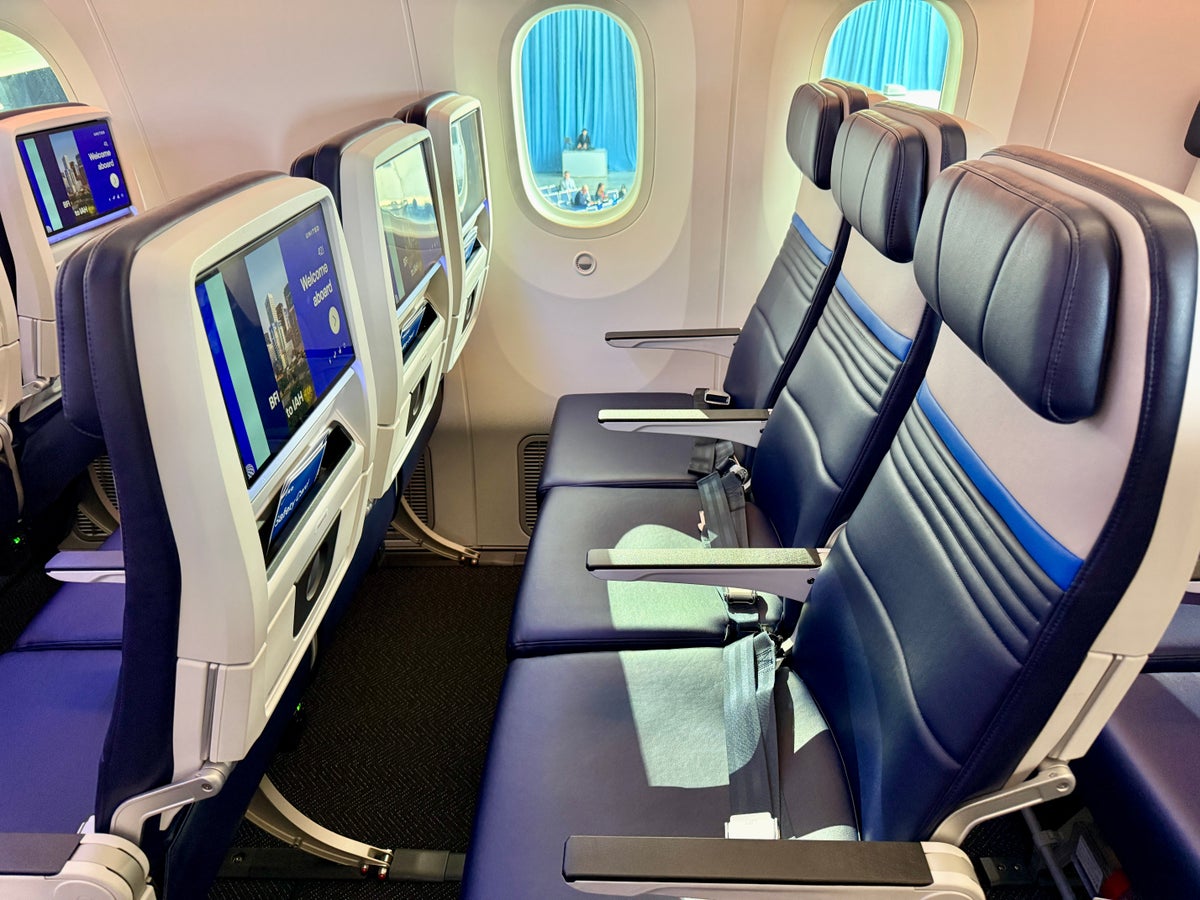 United 787 9 Elevate Economy Seats Side View