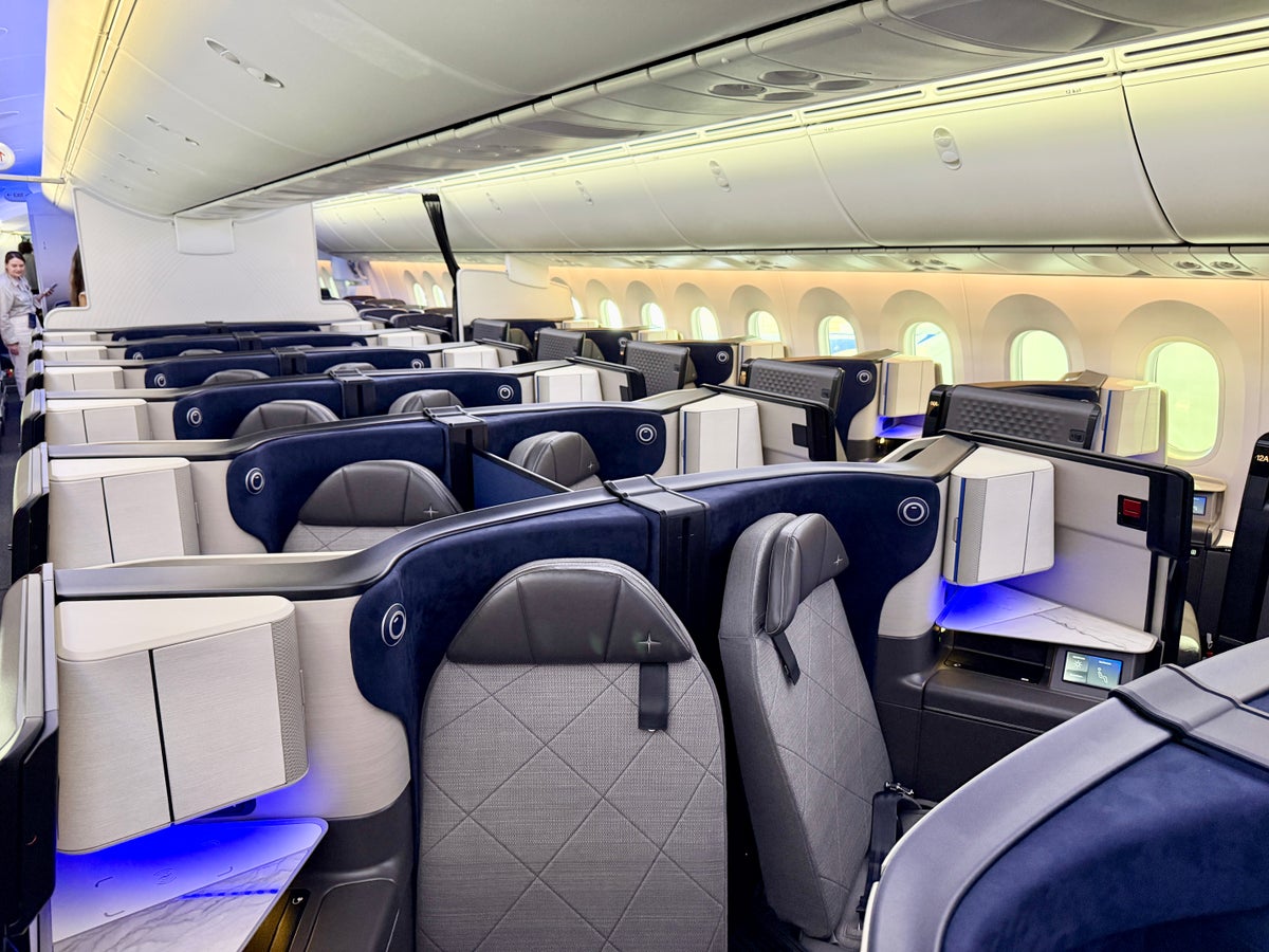 United 787 9 Elevated Front Polaris Cabin Overview From Front